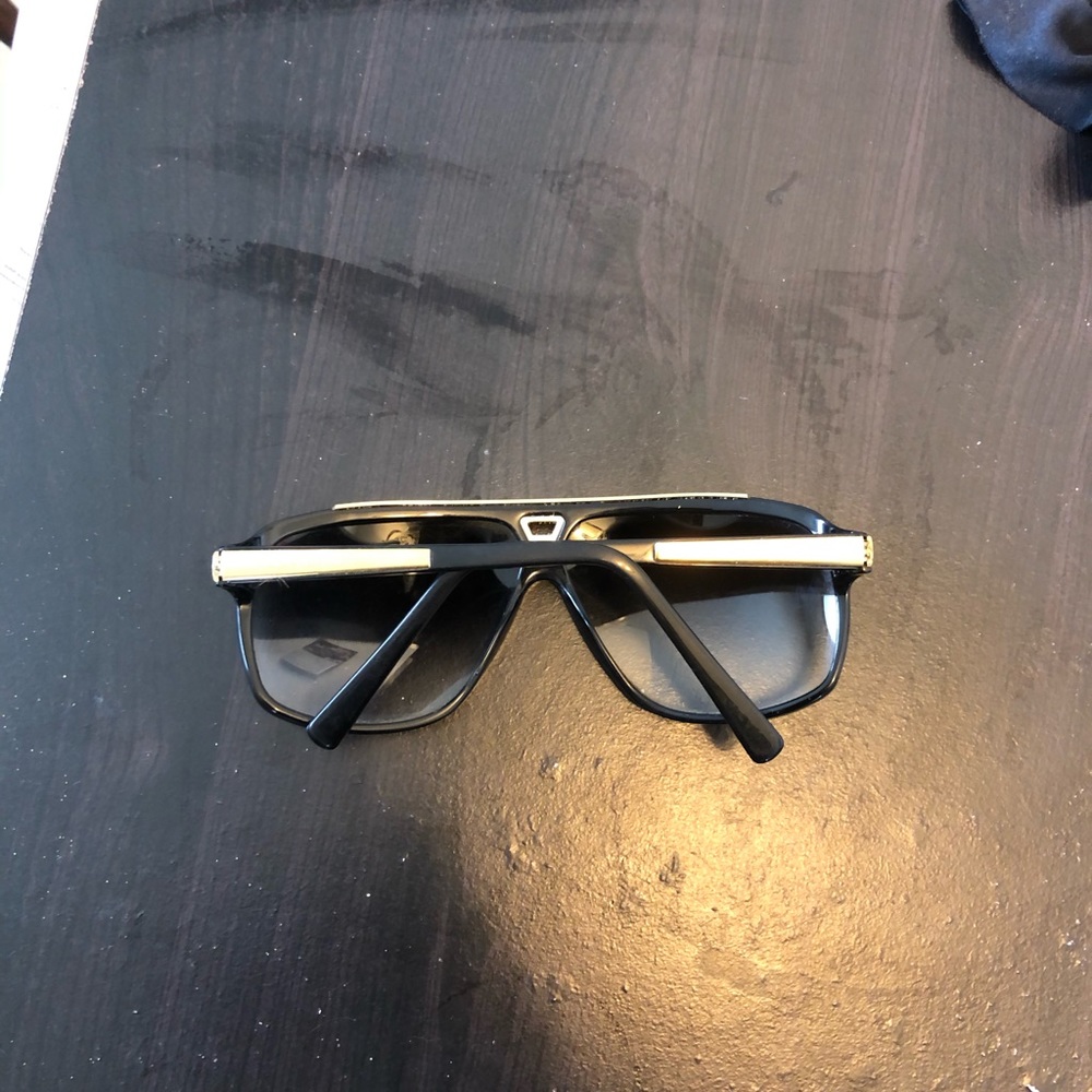 Louis Vuitton Evidence Sunglasses - Picture 5 of 7